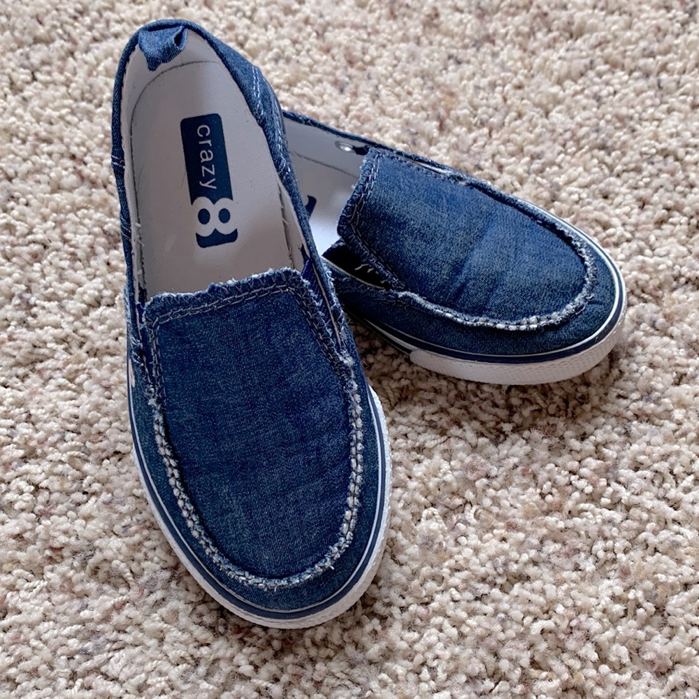 Crazy 8’s slip on shoes